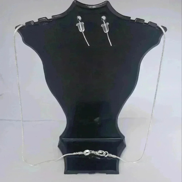 Handcrafted Howlite Turquoise Starfish Necklace and Earrings Set - Picture 4 of 4